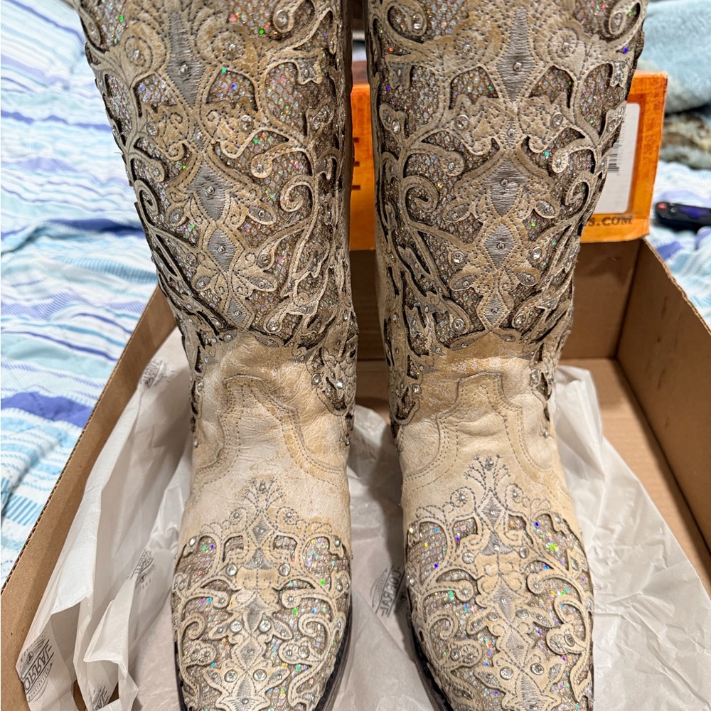 Corral woman 10W boots in white glitter inlay and crystals. - Picture 5 of 16